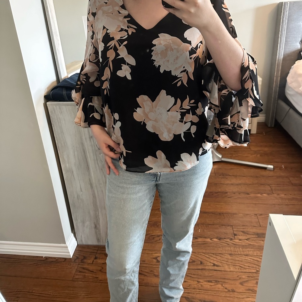 ☀️ Calvin Klein Black and Cream Blouse